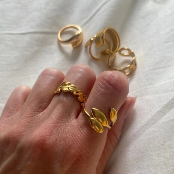 Goldy Golden Fish Ring - Picture 2 of 2